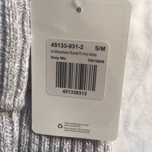 ROOTS Woodland Roots73 Knit Mitts
Grey mix UNISEX - Picture 3 of 9